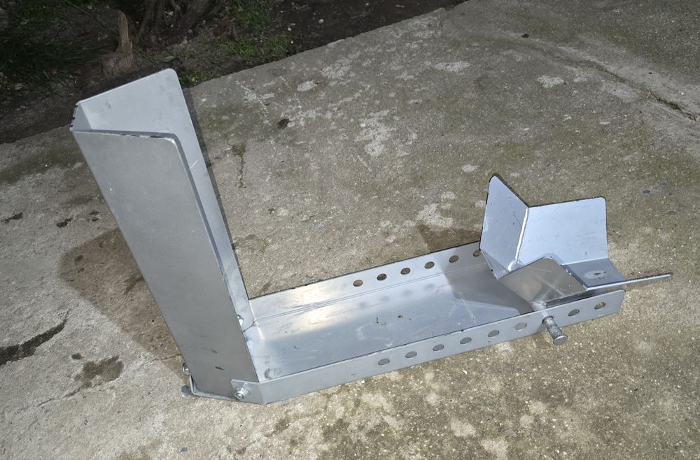 Стойка за мотори