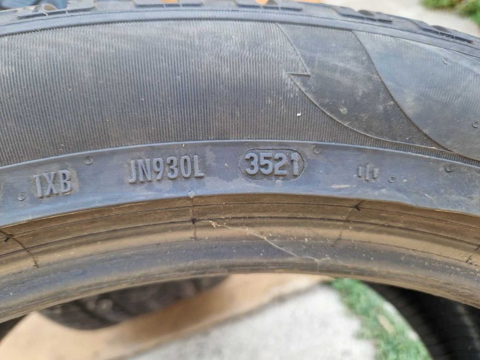 2 Pirelli R22 325/35 Зимни гуми  DOT3521