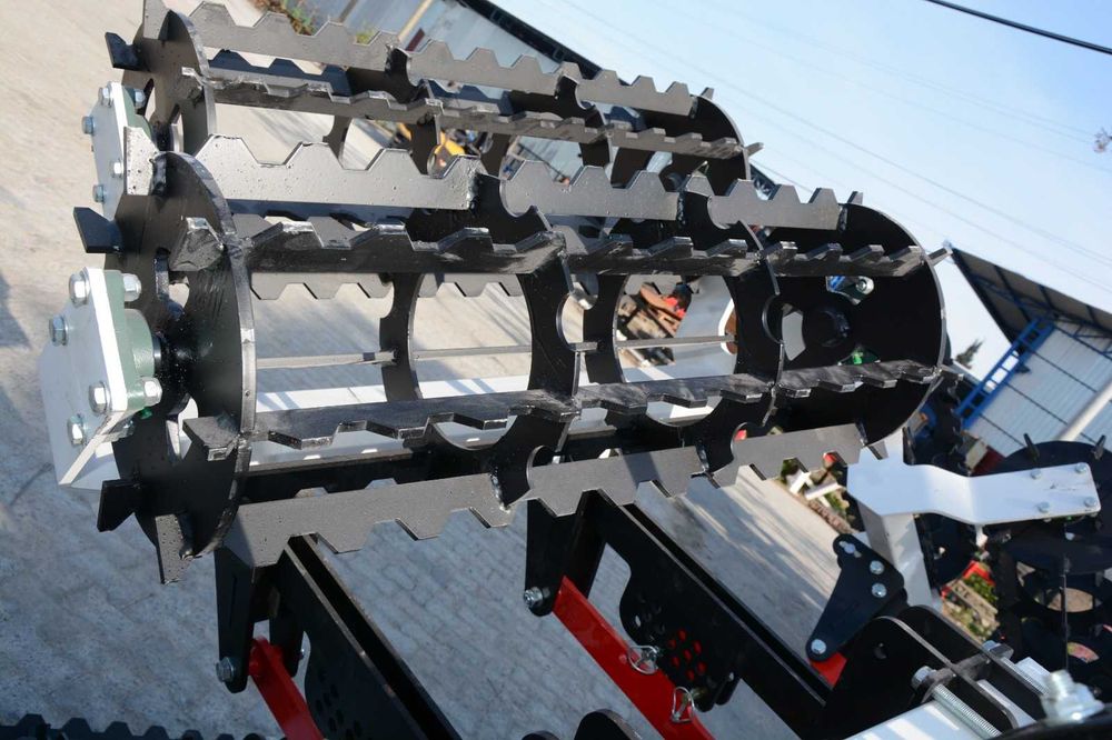 Combinator agricol / Cultivator