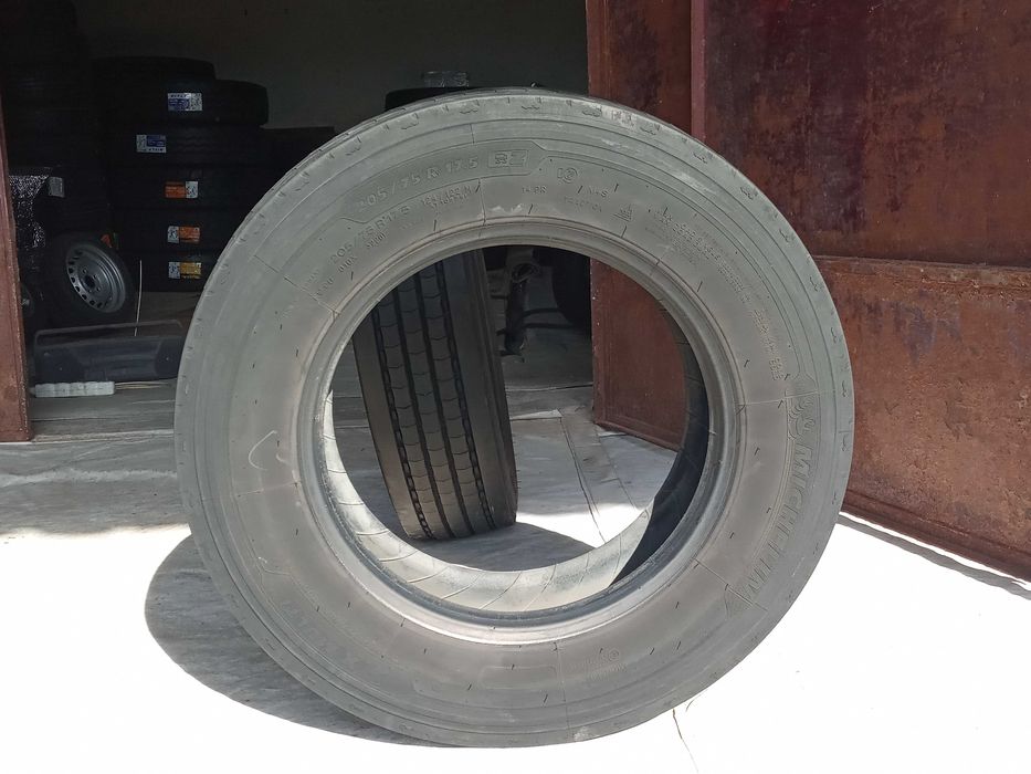 2 товарни гуми 205/75R17.5 Michelin Multi Z 124/122M M+S 14PR DOT2020