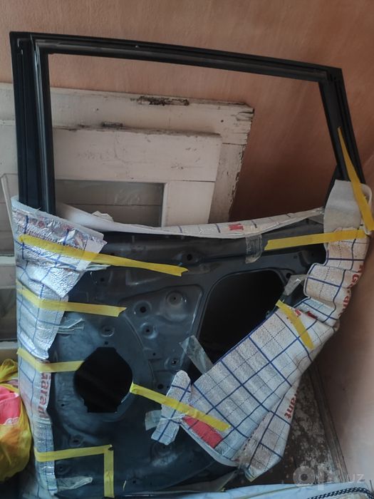 Tracker 2 detali  orqa ung tomon eshik