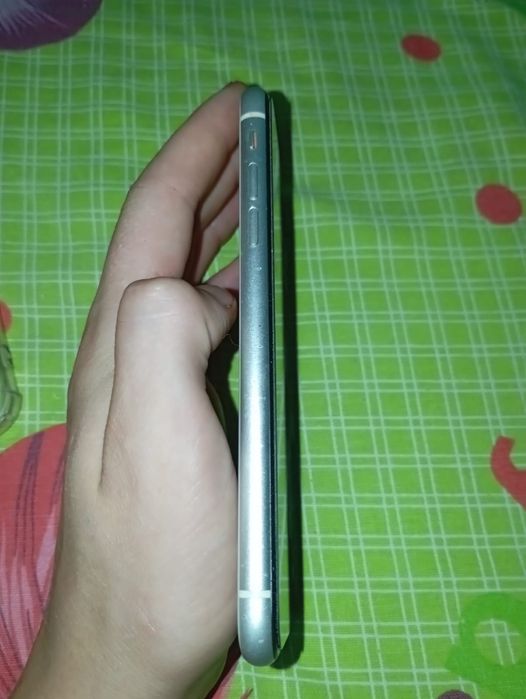 Прдам айфон 11.