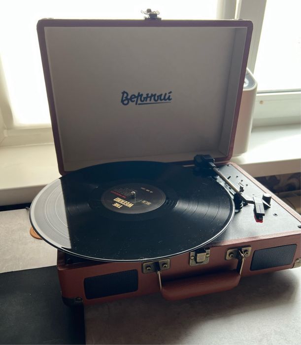 Новый виниловый проигрыватель «Верный»