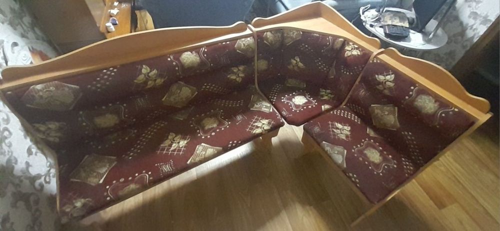 Продам кухонный угловой диван