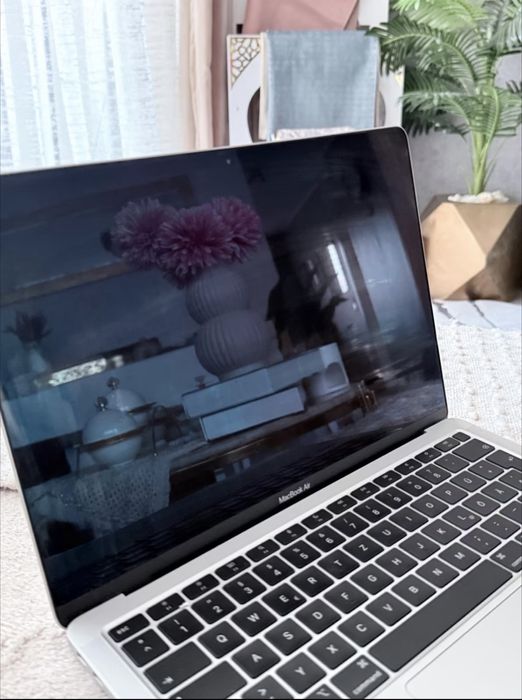 Macbook Air M1 256 gb stocare