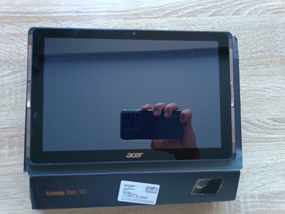 Продавам таблет Acer Iconia Tab 10 32GB