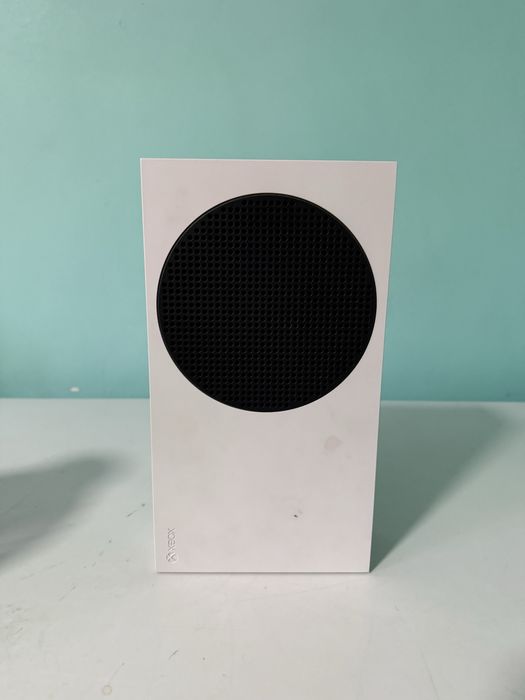 Продаю xbox series s 1 джостик + игры