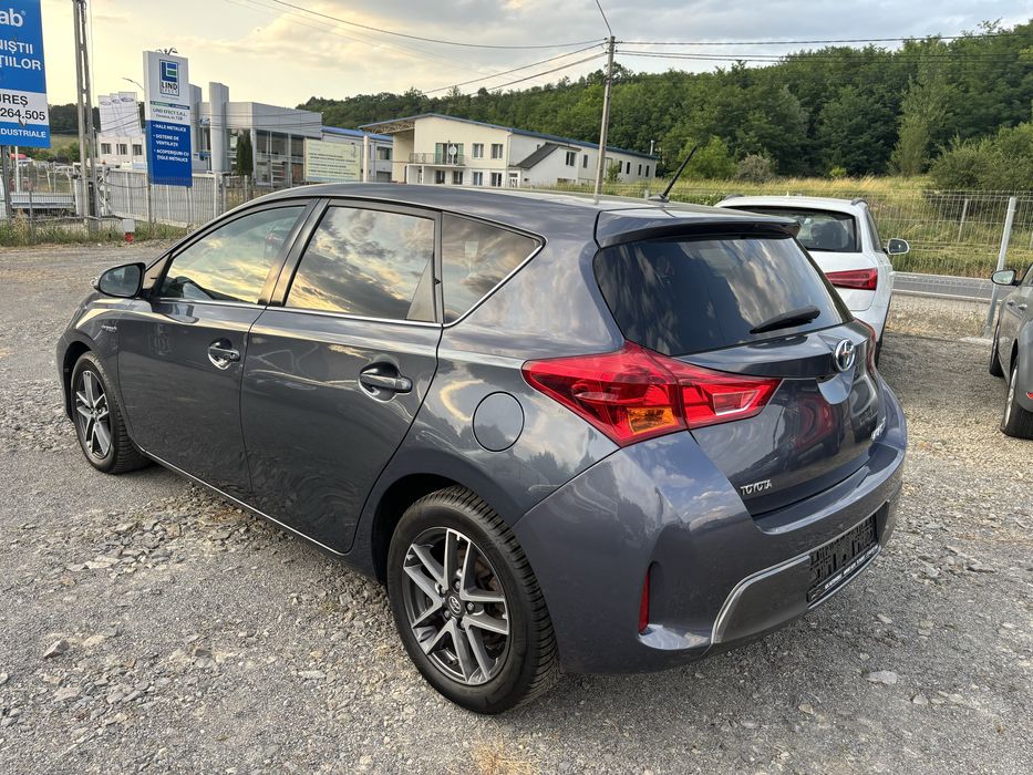 Toyota Auris 1.8 Hybrid Rate si Garantie