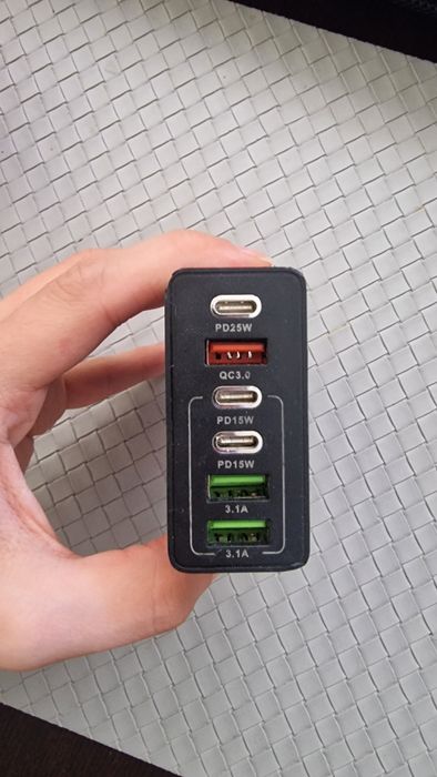 Общо 160 W многопортово USB бързо зарядно устройство