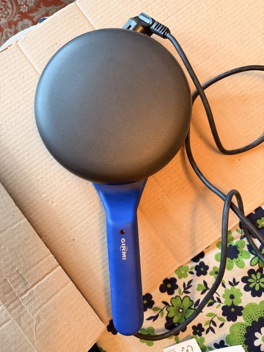 Уред за палачинки Girmi, произведен в Италия