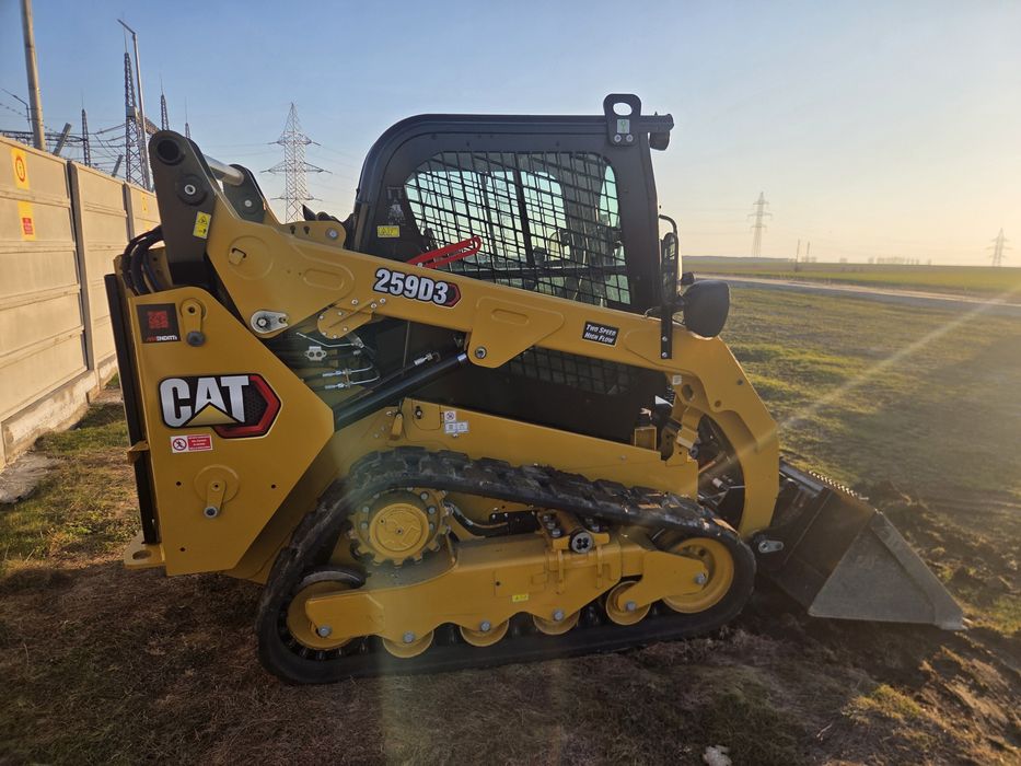 Închiriere Mini Încărcător Șenilat Caterpillar – Servicii Profesionale