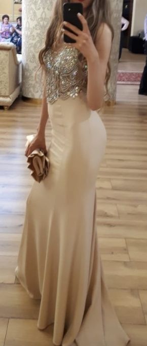 Продам крутое вечернее платье. Размер 42