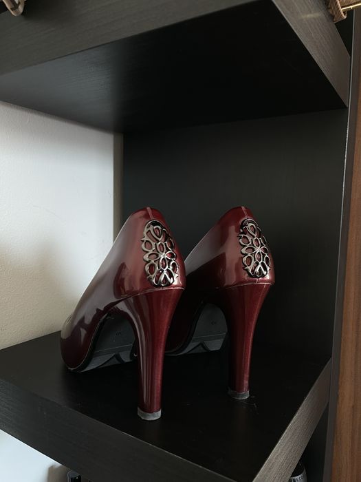 Дамски обувки с ток