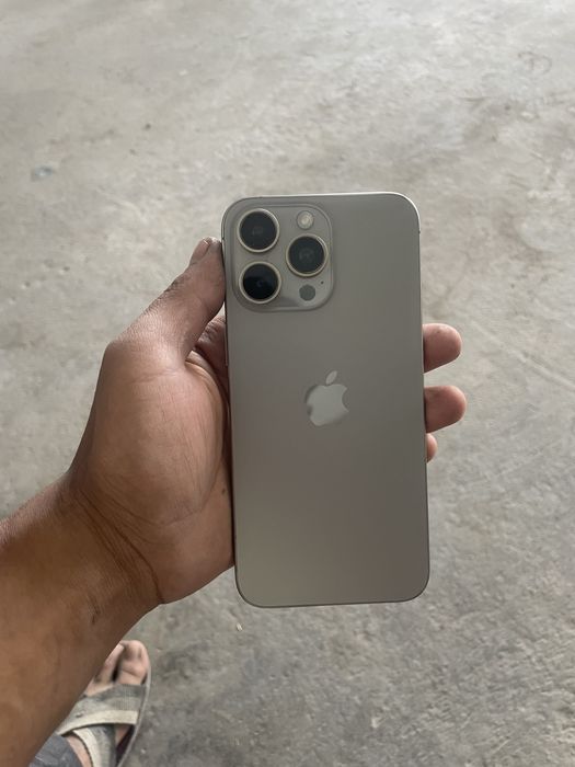 IPHONE 15 PRO MAX 512 gb soatiladi karobka dakument bor