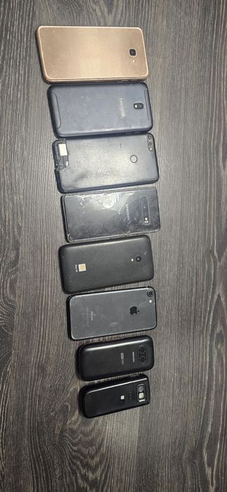 Telefoane petru piese, ultimele 2 telefoane sunt funcționale