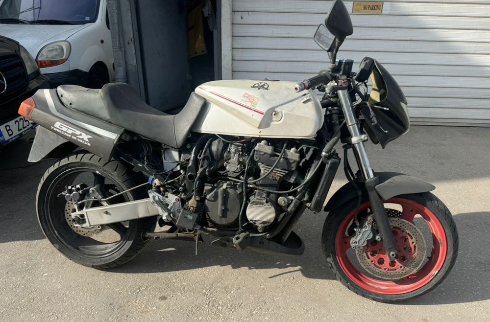 Kawasaki GPX 750 / GPX750 на ЧАСТИ