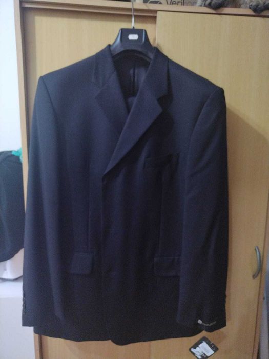 Vând costum barbatesc