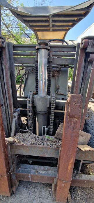 Вилочный погрузчик военый