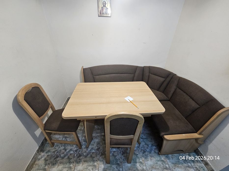 Set colțar bucătărie cu 2 scaune si masa