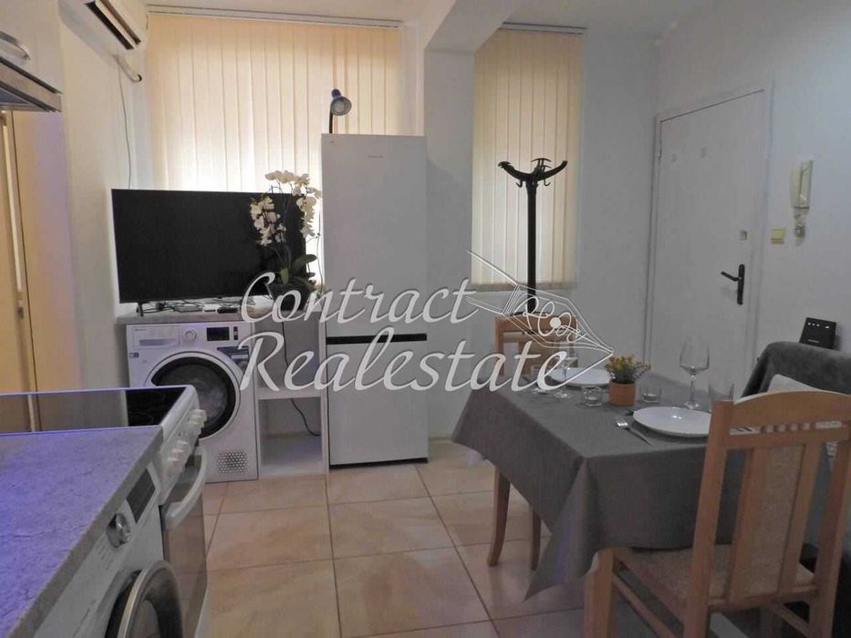 Дава се под наем Двустаен апартамент в Варна, Център - 40 кв.м за 408 € - Снимка #1