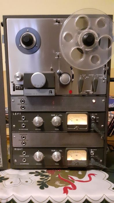 Akai M7 pe lampi la cutie (revox sony teac)