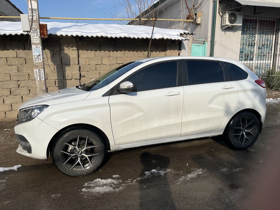 продам Лада xray 2017 года 88000 тыс пробег.