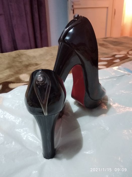 Yangi Tufli sotiladi