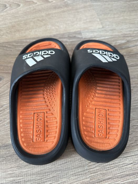 Детские шлепки.