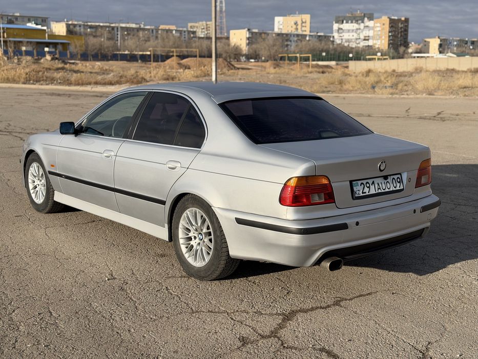 Продам автомабиль BMW 520