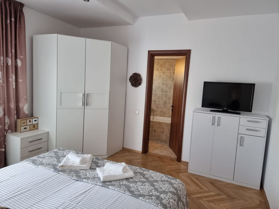 Închiriez apartament