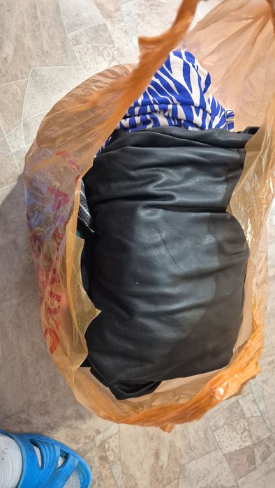 Разные одежды, кофты,футболки,брюки и т д