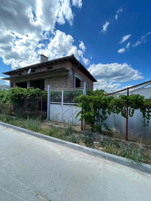 Къща 100кв.м. застроена площ с 500кв.м. двор