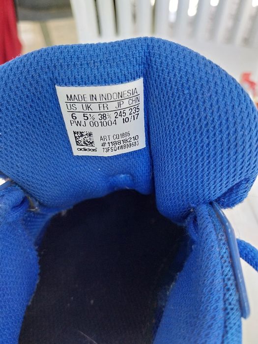 Adidași mărimea 38