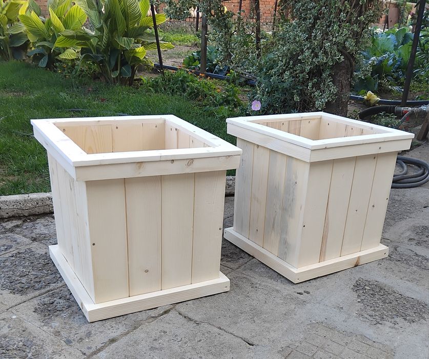 Саксии от дърво кашпи