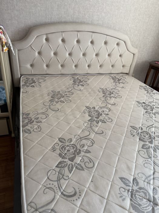 Продается мебель ,кровать и раскладной диван