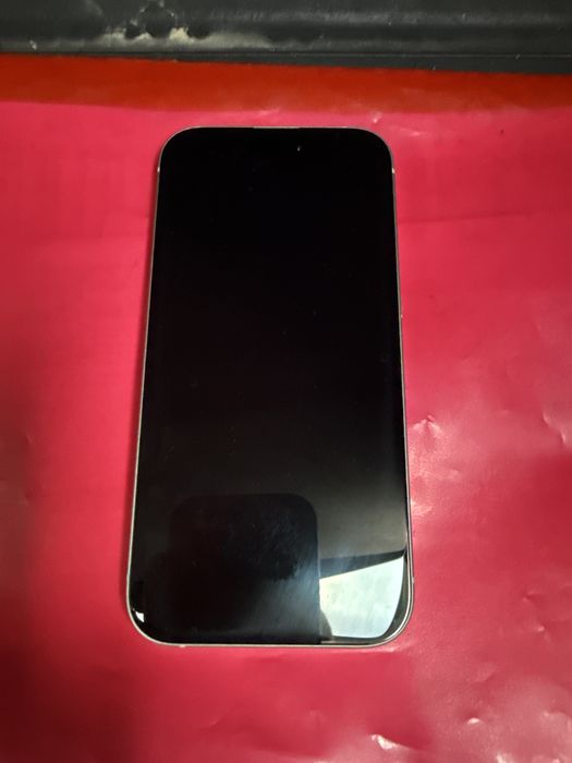 Iphone 15 se vinde pentru piese