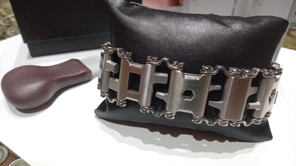 Мултитулна гривна