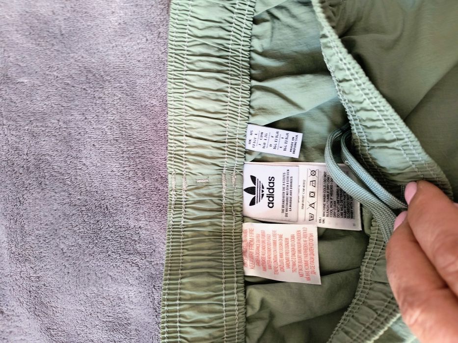 De vânzare compleu Adidas,mărime 10-12 ani,