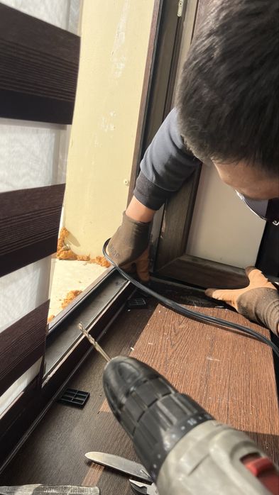 Ремонт пластиковых окон. Регулировка устранение сквозняков