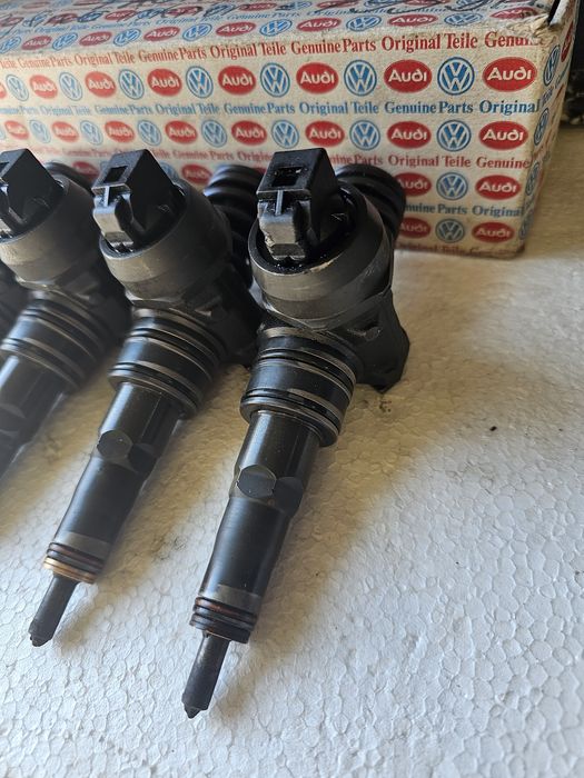 Injectoare originale Volkswagen Touran Golf 5 1.9TDI

Cod Oe: 038 130