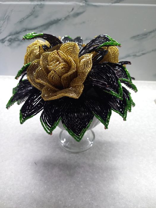 Букет из бисера.