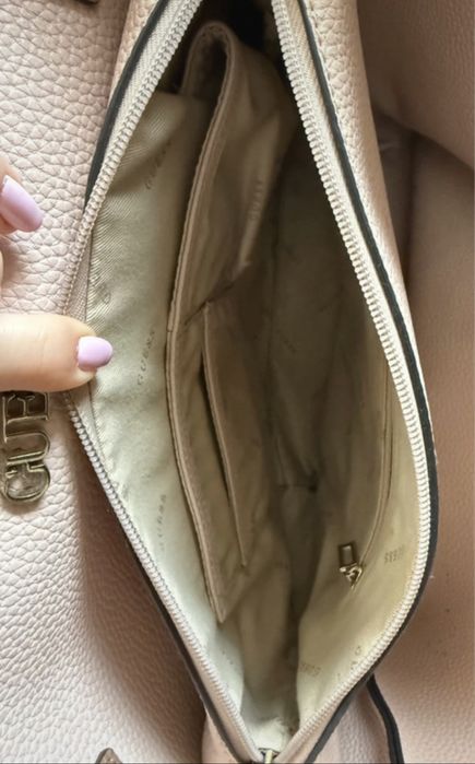 Geanta de umar Guess