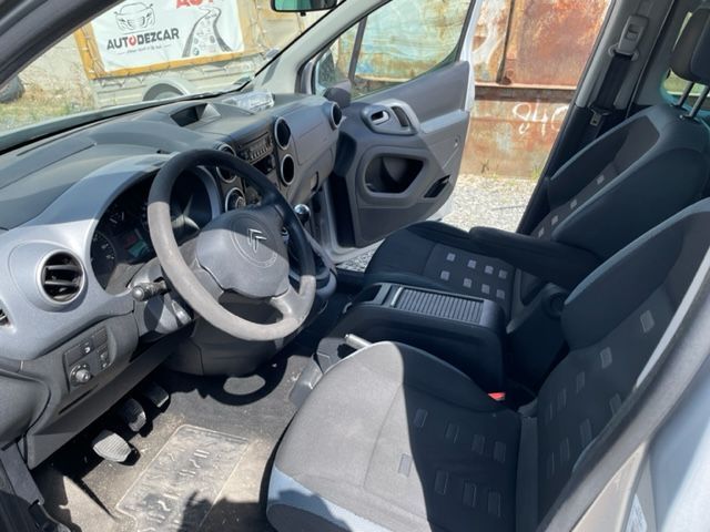 Dezmembrez Citroen Berlingo 1.6 HDI