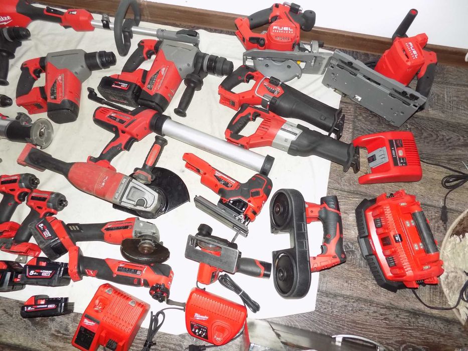 Fierastrau cu banda 12 Milwaukee , scule 18V  M 18 FPS55 , M 18 FOPH 2 , C 18 PCG