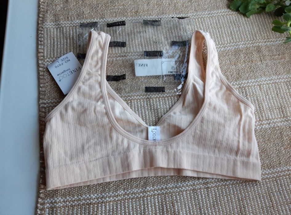 продам 2 набора топы и плавки