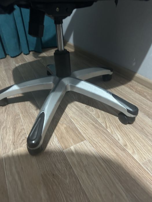 Кресло. Б/у. Продается. Цена 10.000 теңге.