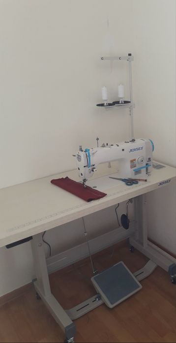 Продам швейную машинку