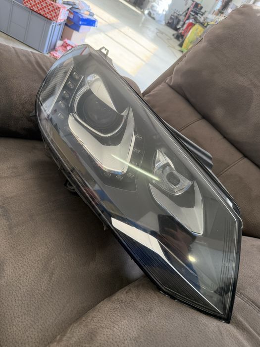 Far dreapta Tuareg  bixenon adaptiv led