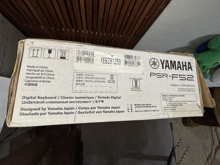 Синтезатор Yamaha PSR-F52 — состояние нового, полный комплект