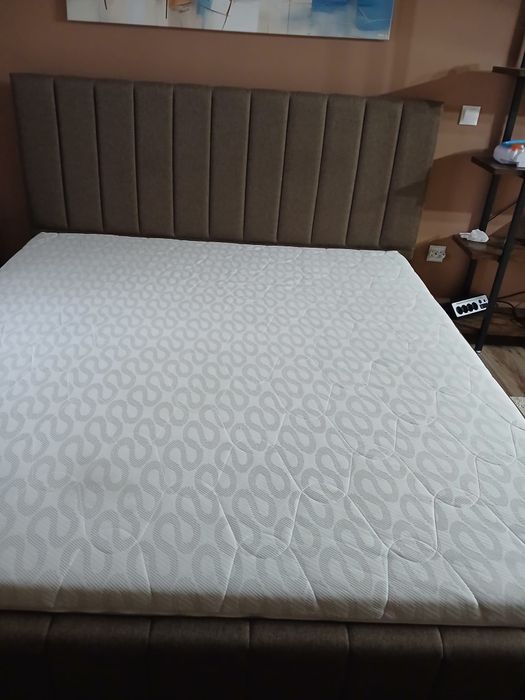 Mobilier dormitor pat saltea comoda colt și încă o comoda